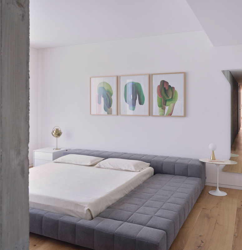 Elementi minimali e materiali come calcestruzzo e legno dialogano in questa villa porgettata da MIDE architetti