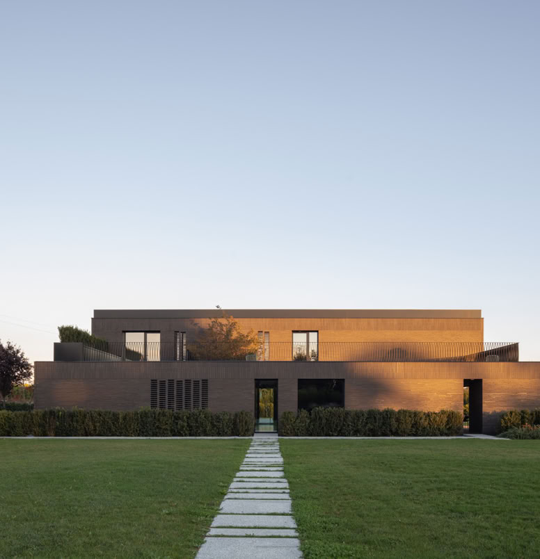 Progetto di una villa contemporanea disegnata da MIDE architetti nella cornice di un grande parco privato.